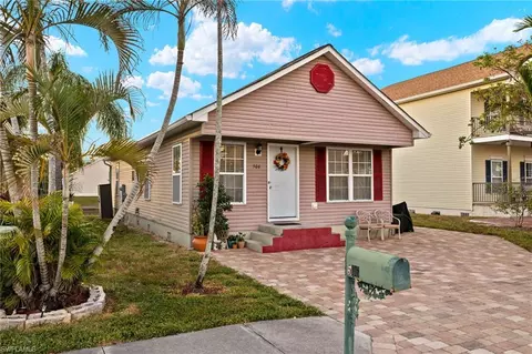 506 Leawood Cir, Naples, FL 34104