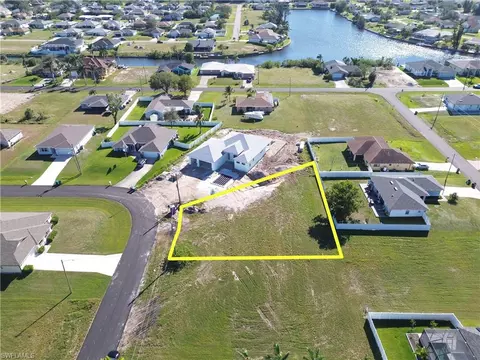 36 SW 21st Ave, Cape Coral, FL 33991