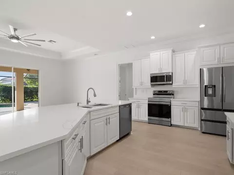 Kitchen - 442 Saddlebrook Ln, Naples, FL 34110 photo 2 of 4