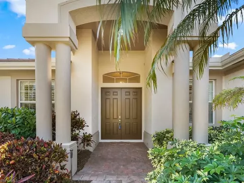 442 Saddlebrook Ln, Naples, FL 34110