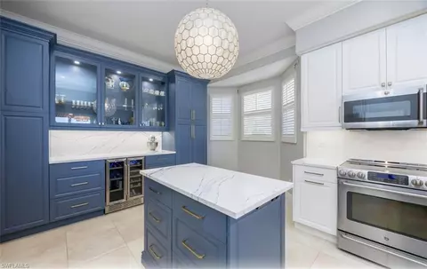 693 Vintage Reserve Cir #16A, Naples, FL 34119