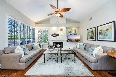 807 Turkey Oak Ln, Naples, FL 34108