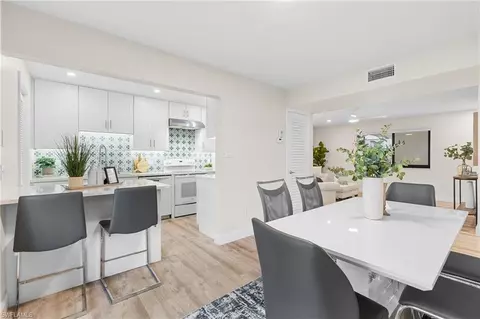 788 Park Shore Dr #F17, Naples, FL 34103