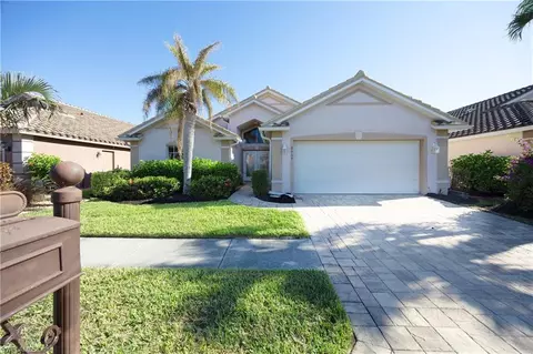 8464 Indian Wells Way, Naples, FL 34113