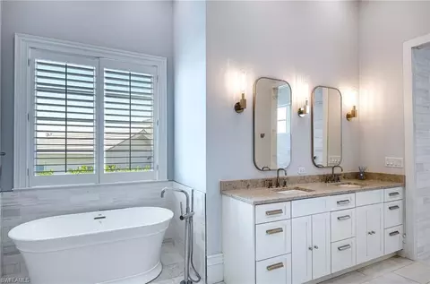 Bath - 210 Cuddy Ct, Naples, FL 34103 photo 2 of 2