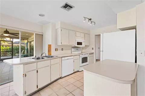 49 Thorncrest Ln, Naples, FL 34113 photo 11