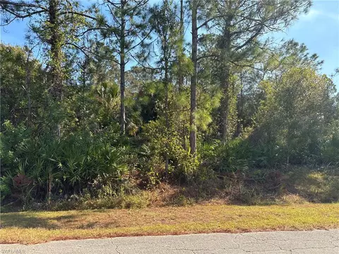 612 Broadway Ave, Lehigh Acres, FL 33972