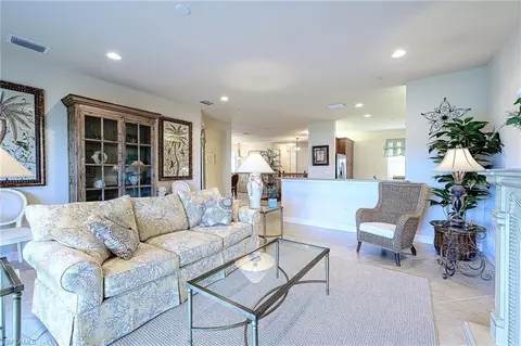 6537 Monterey Pt #203, Naples, FL 34105