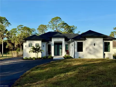 483 4th St NE, Naples, FL 34120