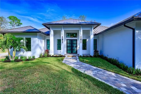 5211 Coral Wood Dr, Naples, FL 34119