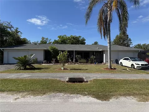 10111 7th St N, Naples, FL 34108