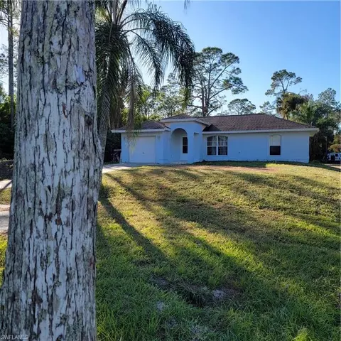 571 11th St SW, Naples, FL 34117