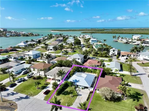 122 Capri Blvd, Naples, FL 34113