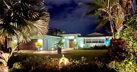 Exterior - 24 Pelican St E, Naples, FL 34113 photo 3 of 11