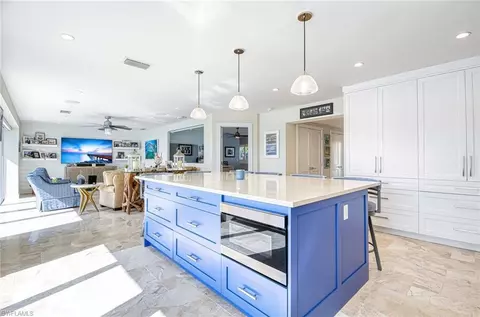 Kitchen - 24 Pelican St E, Naples, FL 34113 photo 3 of 3