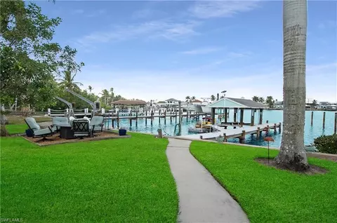 5 Pelican St E, Naples, FL 34113 photo 4