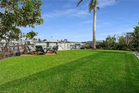 5 Pelican St E, Naples, FL 34113 photo 33