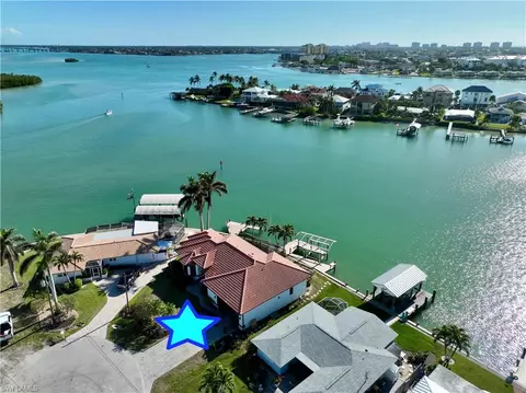 152 Tahiti St, Naples, FL 34113