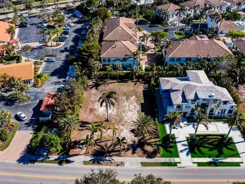 3940 Crayton Rd, Naples, FL 34103 photo 5
