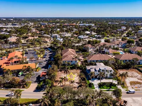 3940 Crayton Rd, Naples, FL 34103 photo 4