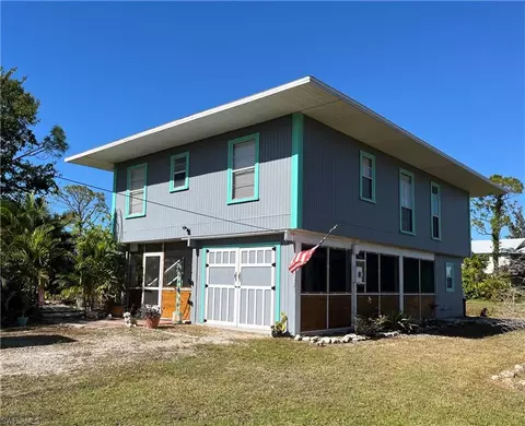 8595 Redwood Dr, Saint James City, FL 33956