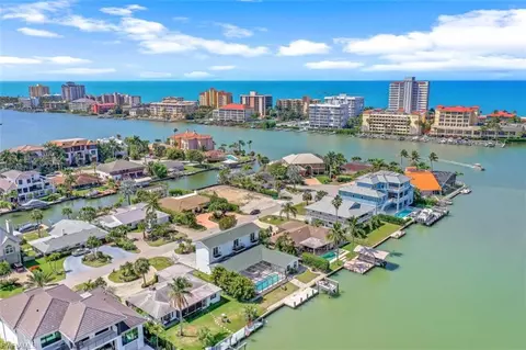 287 Trade Winds Ave, Naples, FL 34108