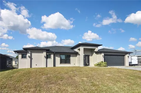 827 Anson Ave, Lehigh Acres, FL 33971