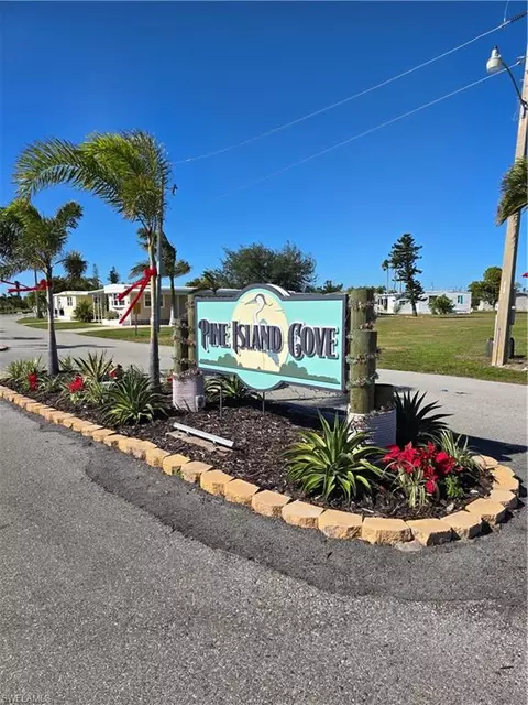 4945 Cobiac Dr, Saint James City, FL 33956