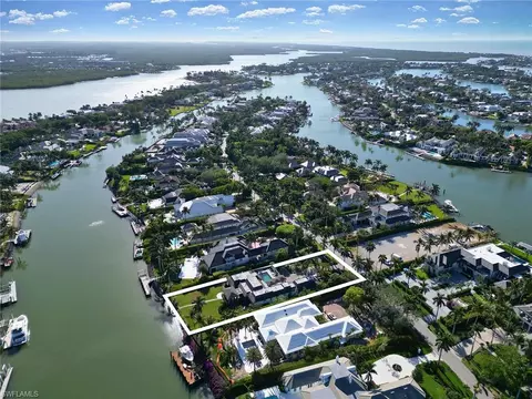 1025 Spyglass Ln, Naples, FL 34102