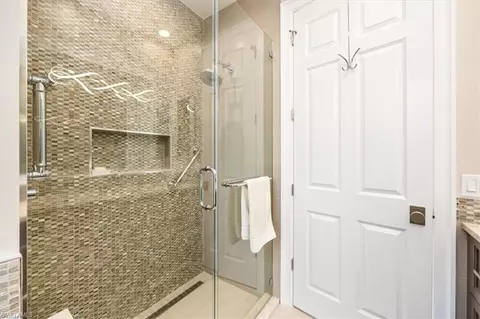 Bath - 535 Eagle Creek Dr, Naples, FL 34113 photo 4 of 4