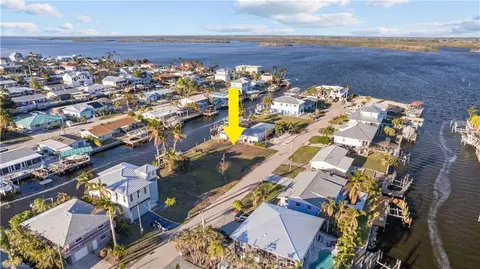 2656 Clyde St, Matlacha, FL 33993