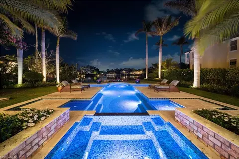 225 Cove Ln, Naples, FL 34102