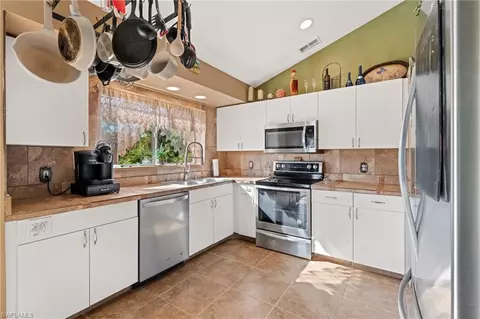 Kitchen - 2830 8th Ave NE, Naples, FL 34120 photo 2 of 3