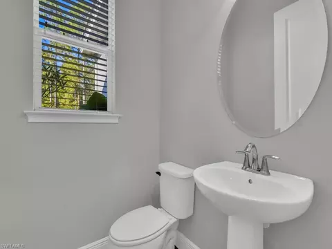 Bath - 3584 Pilot Cir, Naples, FL 34120 photo 6 of 6