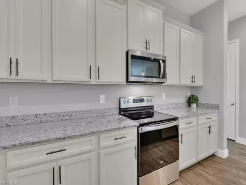 Kitchen - 3584 Pilot Cir, Naples, FL 34120 photo 2 of 4