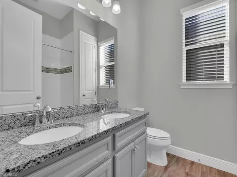 Bath - 3584 Pilot Cir, Naples, FL 34120 photo 5 of 6