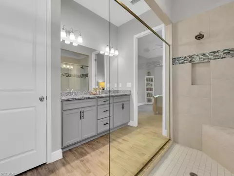 Bath - 3584 Pilot Cir, Naples, FL 34120 photo 4 of 6