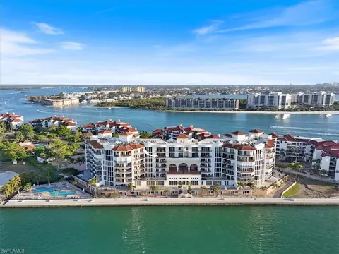 700 La Peninsula Blvd #604, Naples, FL 34113