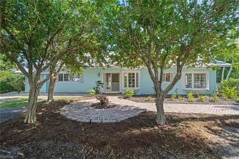 2171 S Winds Dr, Naples, FL 34102
