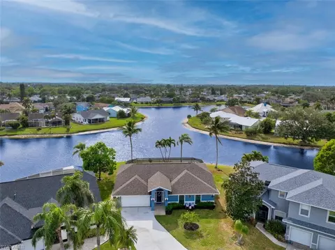 5220 Malvern Ct, Naples, FL 34112