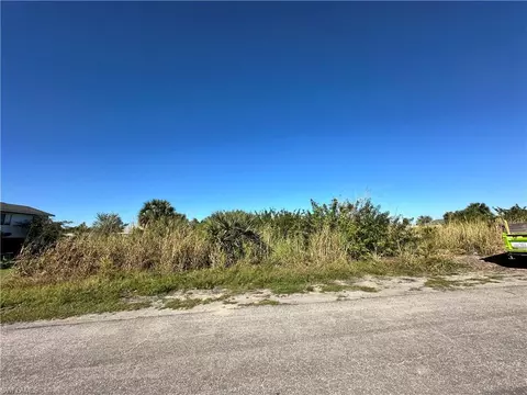4008 20th St SW, Lehigh Acres, FL 33976