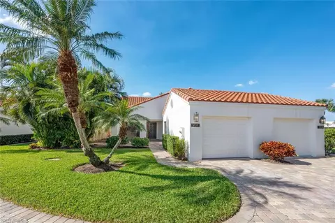 907 Reef Point Cir, Naples, FL 34108