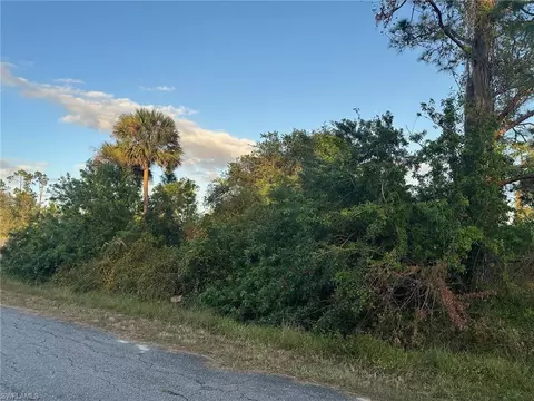 812 Calvin Ave, Lehigh Acres, FL 33972