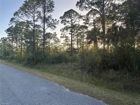 915 Edison Ave, Lehigh Acres, FL 33972