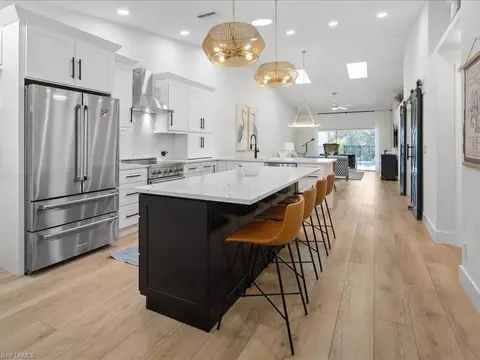 792 Wiggins Bay Dr #20R, Naples, FL 34110
