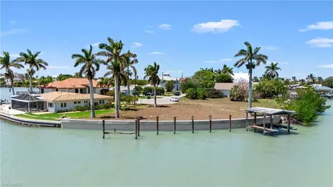 159 Tahiti St, Naples, FL 34113