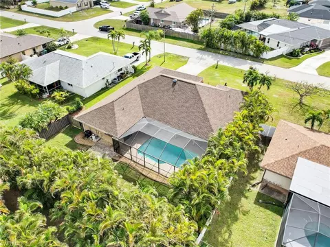 609 SW 32nd Ter, Cape Coral, FL 33914