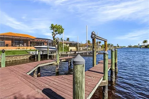 2807 Country Club Blvd, Cape Coral, FL 33904