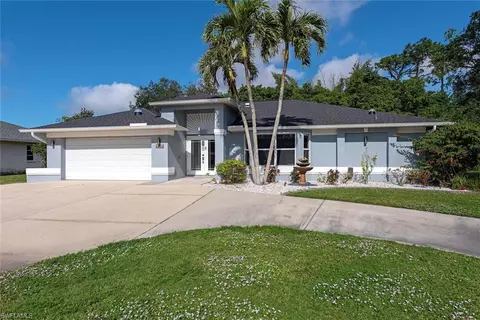 281 Johnnycake Dr, Naples, FL 34110