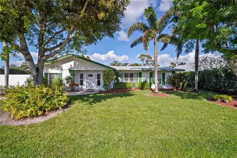 665 93rd Ave N, Naples, FL 34108